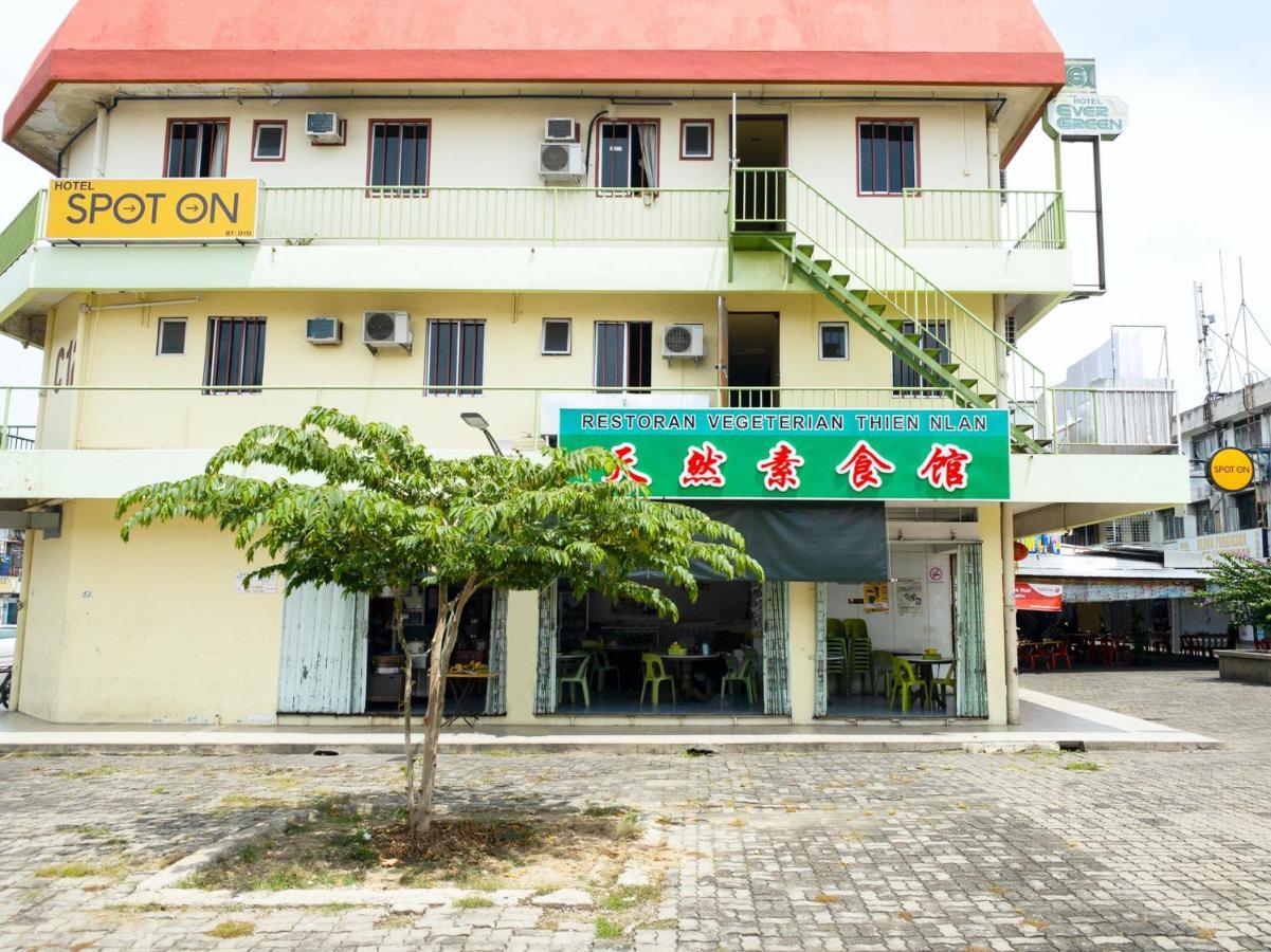 Spot On 89582 Evergreen Hotel Keningau Екстер'єр фото