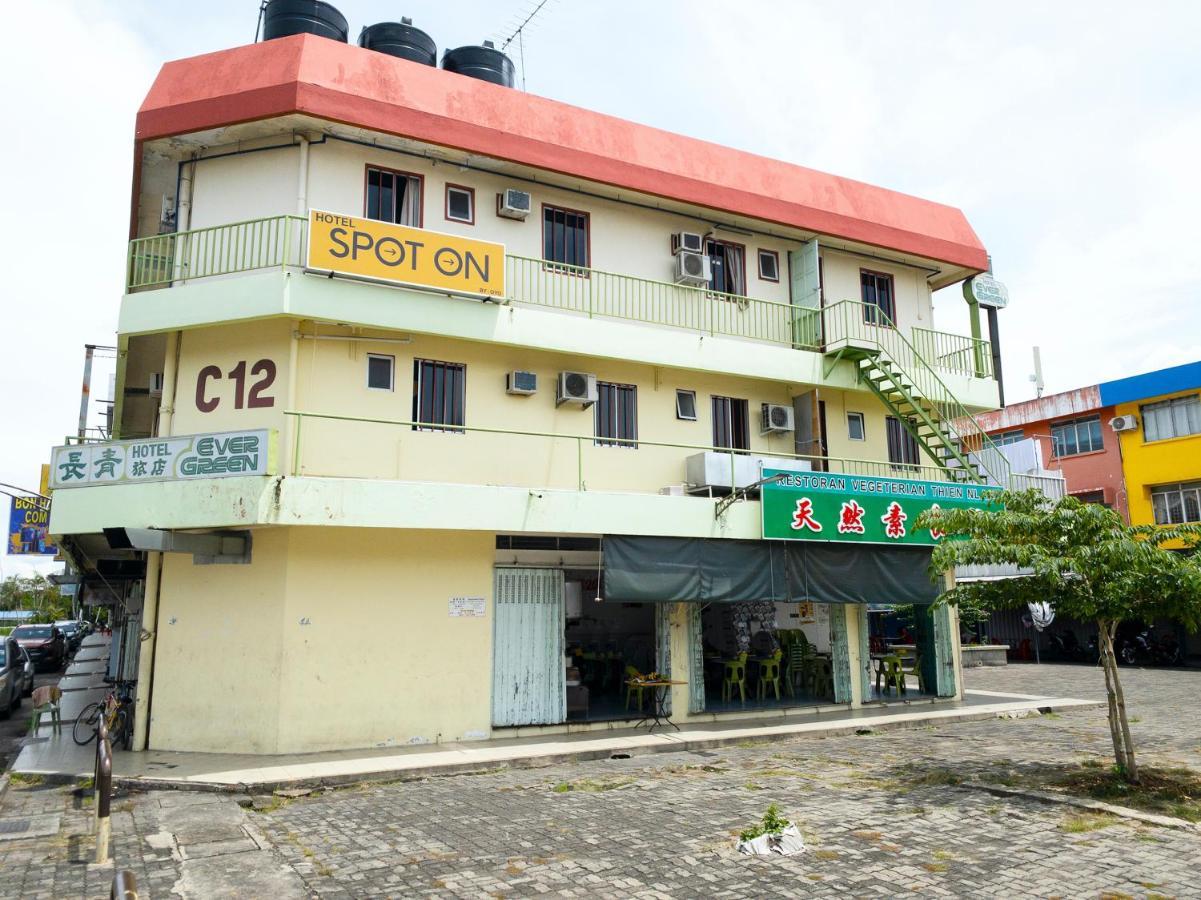 Spot On 89582 Evergreen Hotel Keningau Екстер'єр фото