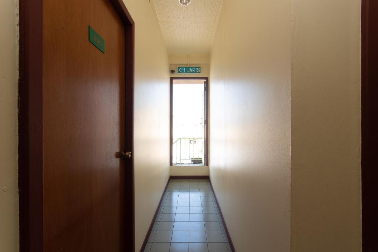 Spot On 89582 Evergreen Hotel Keningau Екстер'єр фото