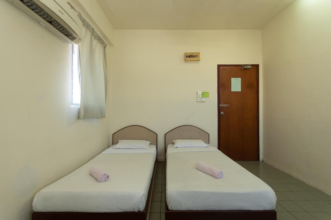 Spot On 89582 Evergreen Hotel Keningau Екстер'єр фото