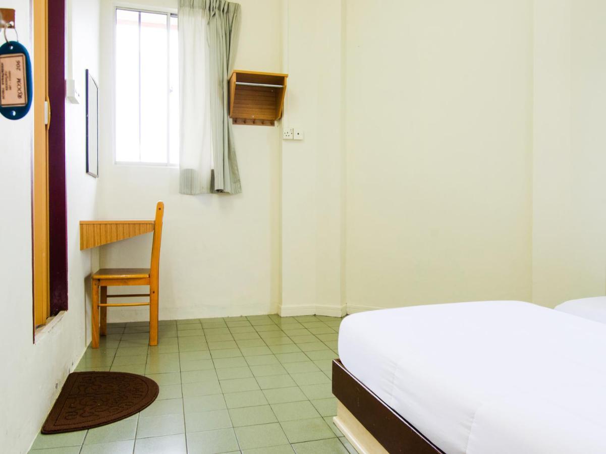 Spot On 89582 Evergreen Hotel Keningau Екстер'єр фото