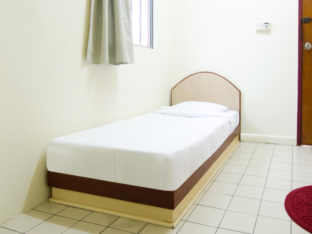 Spot On 89582 Evergreen Hotel Keningau Екстер'єр фото