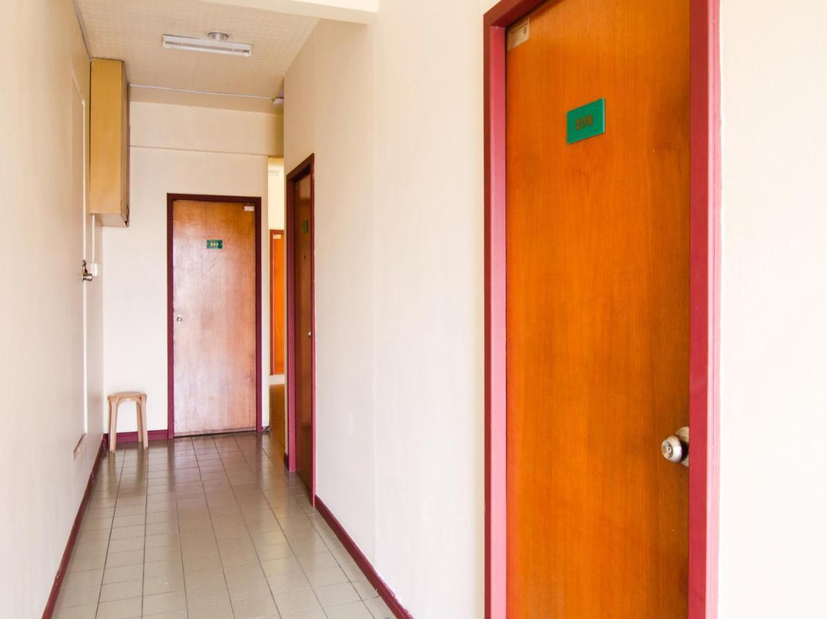 Spot On 89582 Evergreen Hotel Keningau Екстер'єр фото