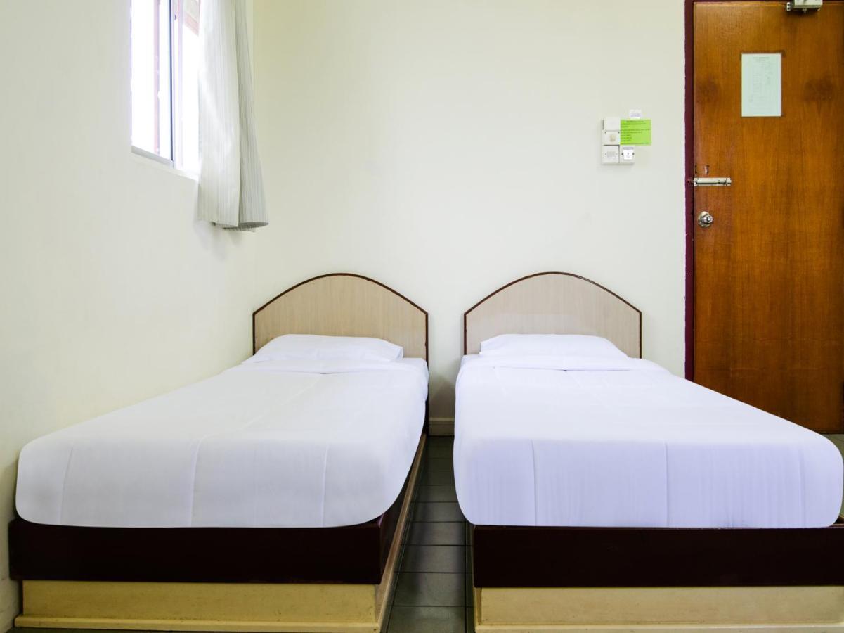 Spot On 89582 Evergreen Hotel Keningau Екстер'єр фото