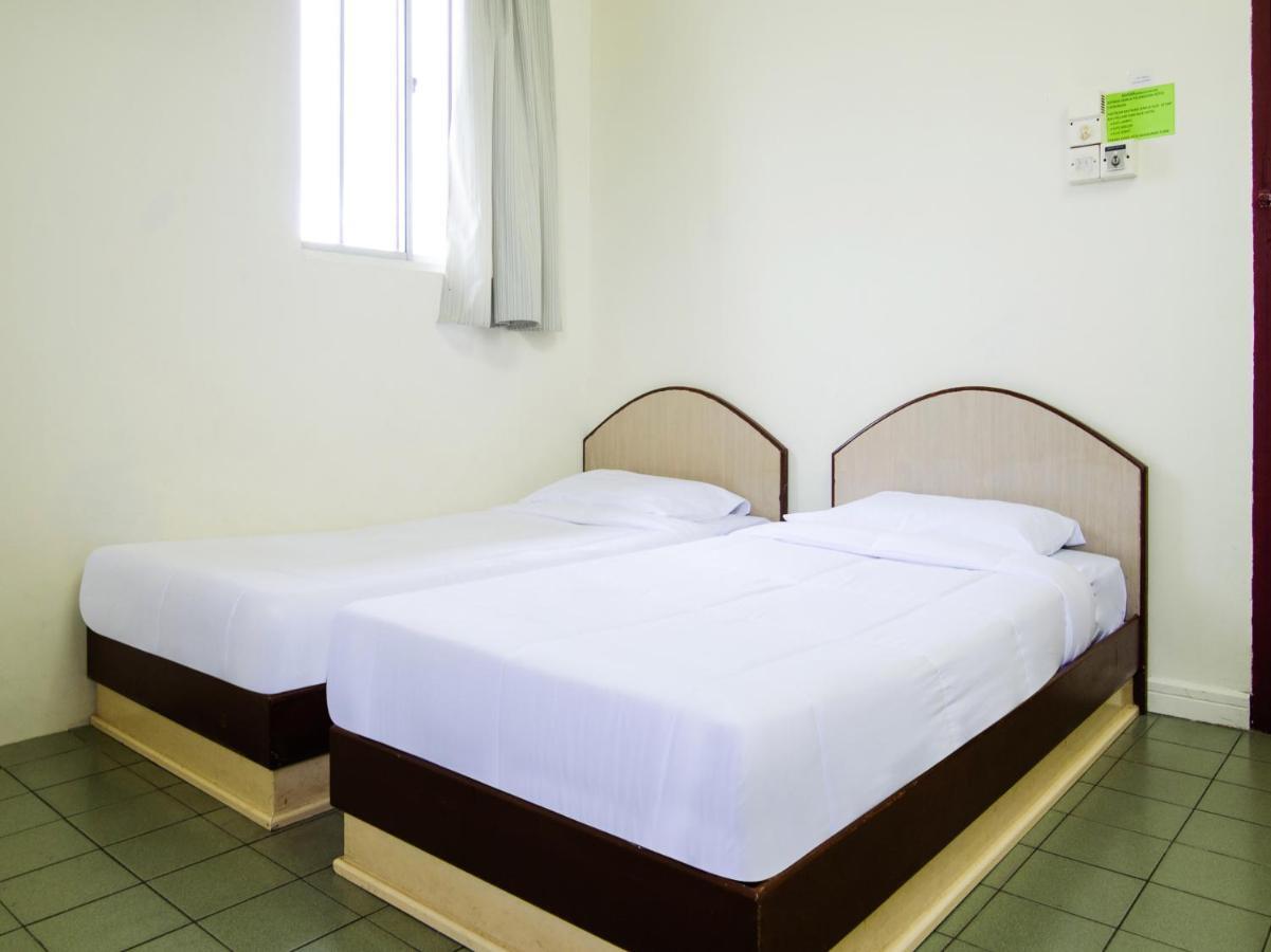 Spot On 89582 Evergreen Hotel Keningau Екстер'єр фото